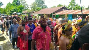 Foto : Geroge Ronald Konjol, SH beserta perwakilan suku suku di wilayah adat Doberai