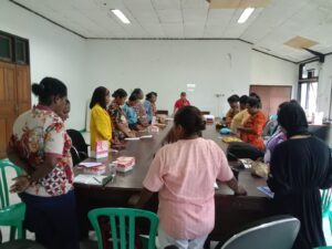 Pelatihan Perempuan Adat Wilayah III Doberay  Jaga Tanah dan Manusia